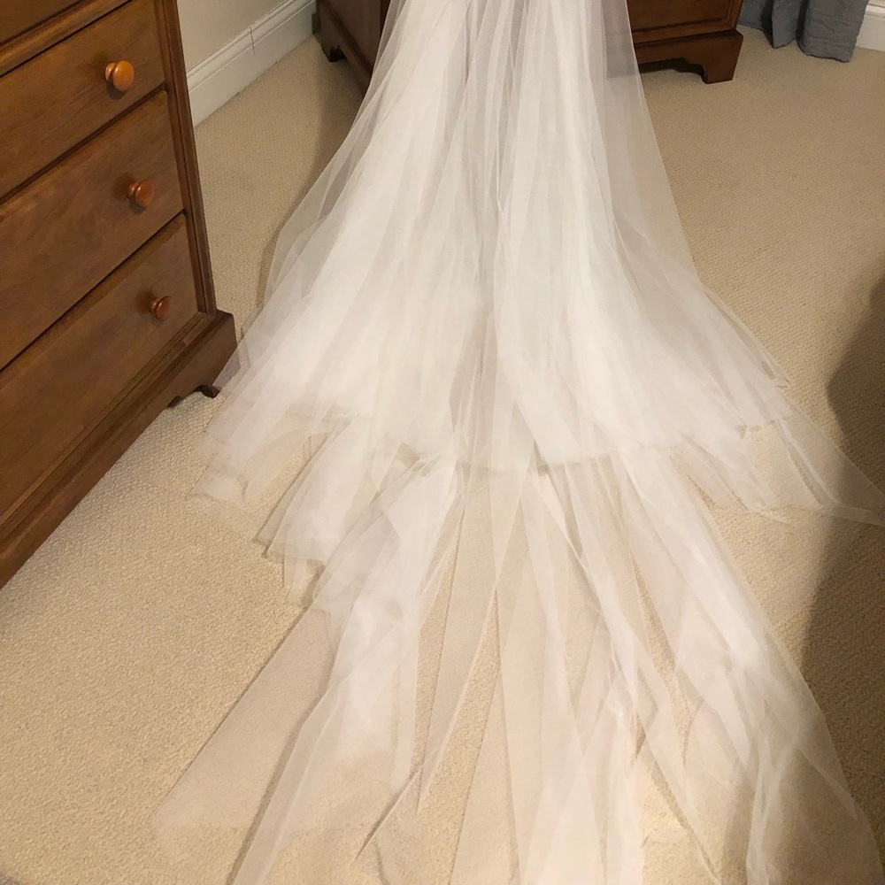 New Stella York removable tulle wedding skirt - Picture 3 of 3